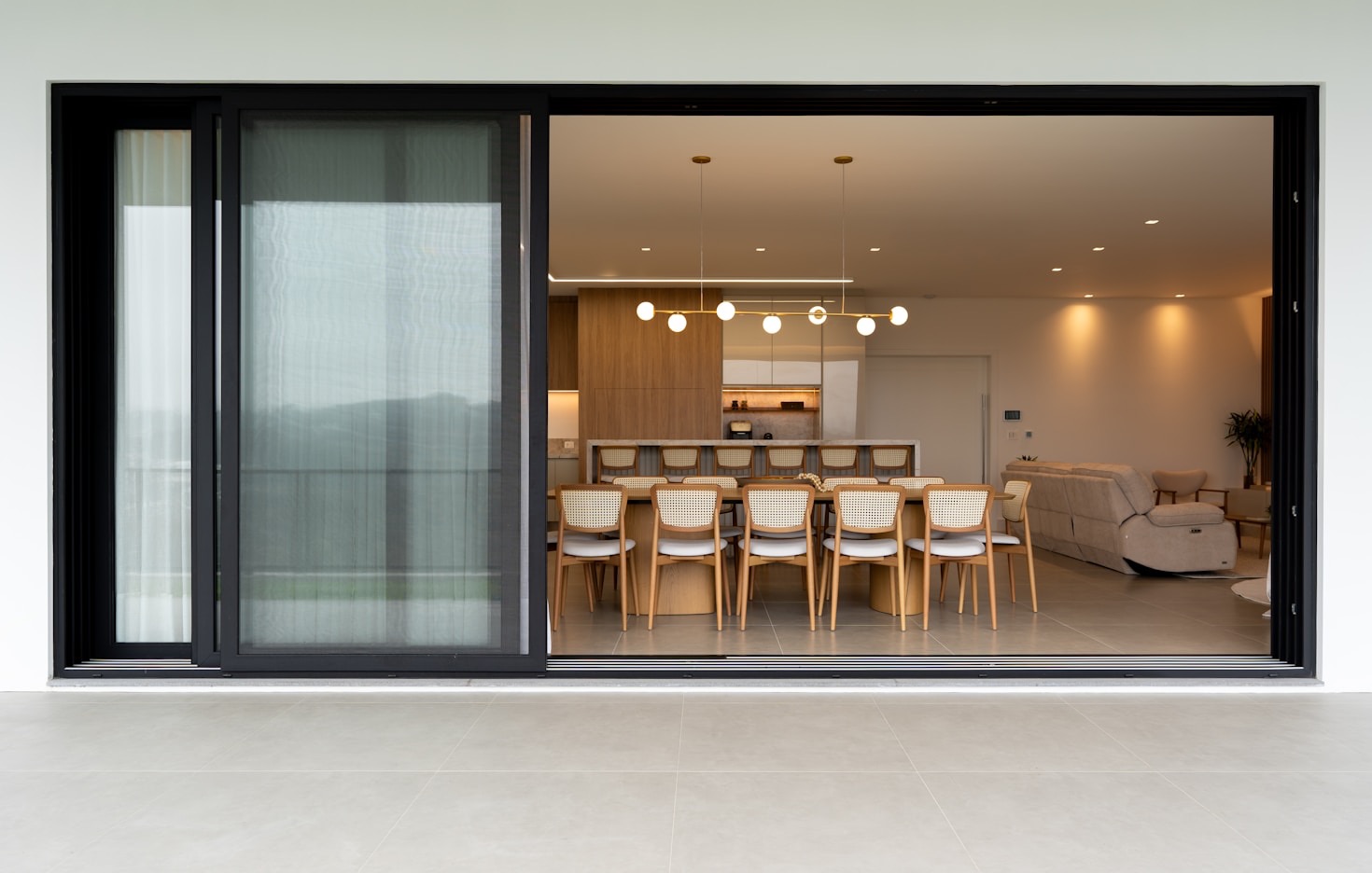 How Slim Sightlines Improve Modern Home Aesthetics